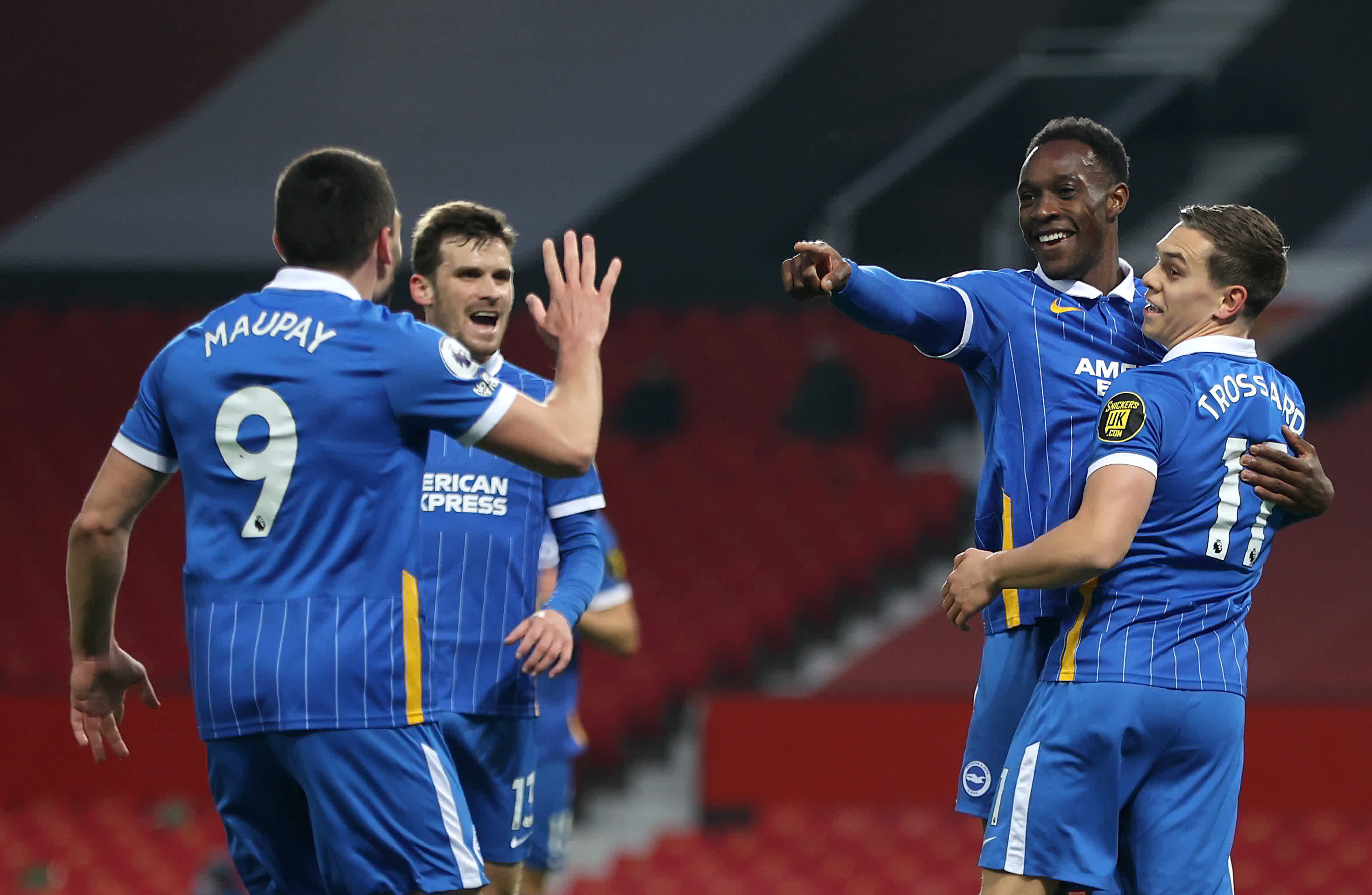 国足vs韩国老哥神评：解说杨旭抓紧换球衣踢吧；王钰栋基本功还需加练，未来是你们的.